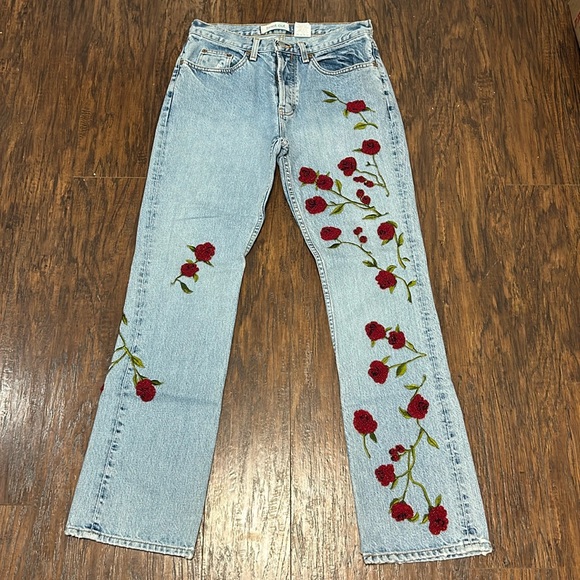 GAP Denim - GAP Vintge Y2K size 6 stone wash boot cut beaded rose jeans